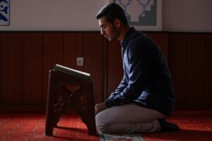 Read more about the article Understanding the Quran with Translation – Why Every Muslim Should Learn Its Meaning